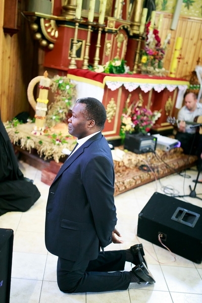 de001